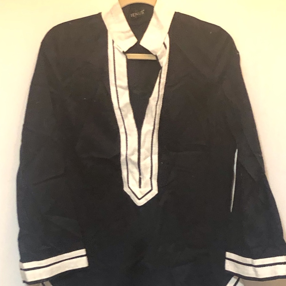 Contrast trim tunic. White on black